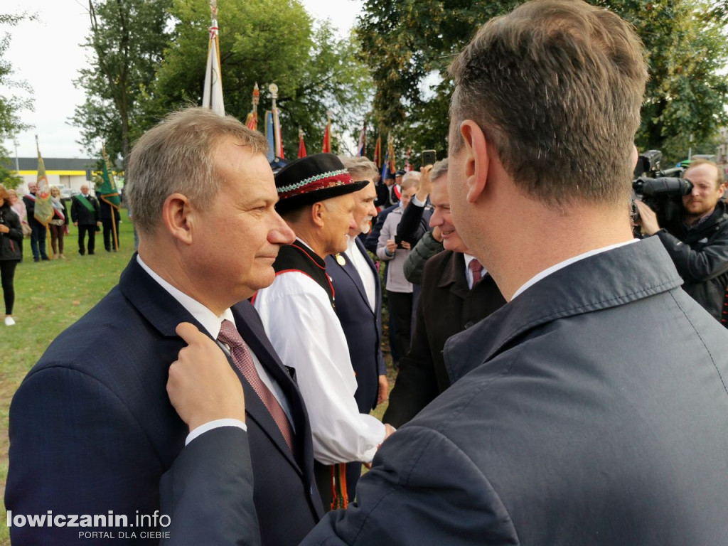 Główni politycy PSL na odsłonięciu pomnika Witosa