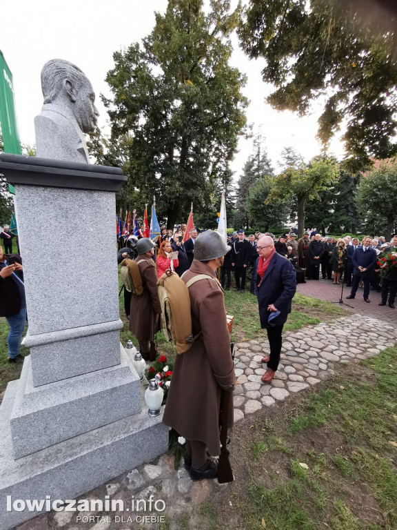 Główni politycy PSL na odsłonięciu pomnika Witosa