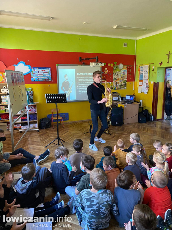 Audycja muzyczna w SP Niedźwiada