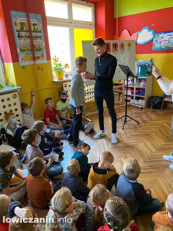 Audycja muzyczna w SP Niedźwiada
