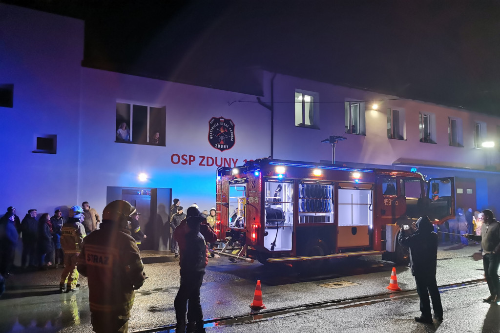 Powitanie nowego samochodu strażackiego w Zdunach