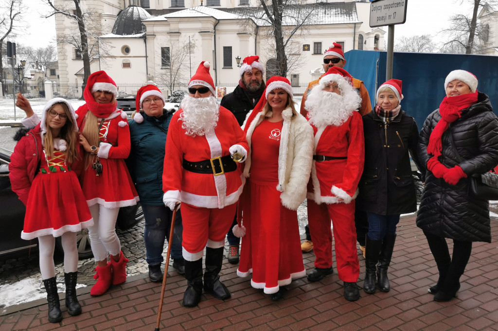 Ponad tona darów pojechała z Łowicza do ośrodka w Mocarzewie