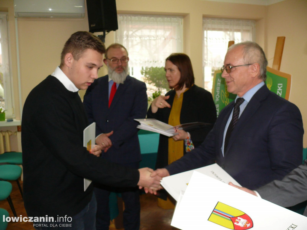 Ile dostaną stypendyści? Nie dużo, ale i tak są zadowoleni