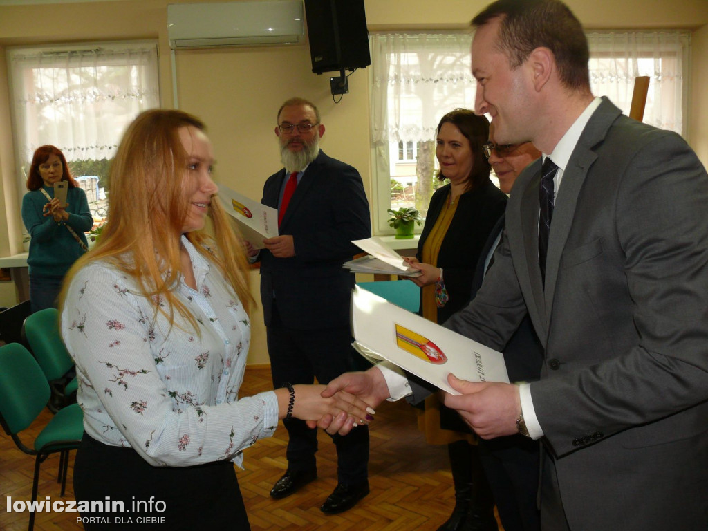 Ile dostaną stypendyści? Nie dużo, ale i tak są zadowoleni