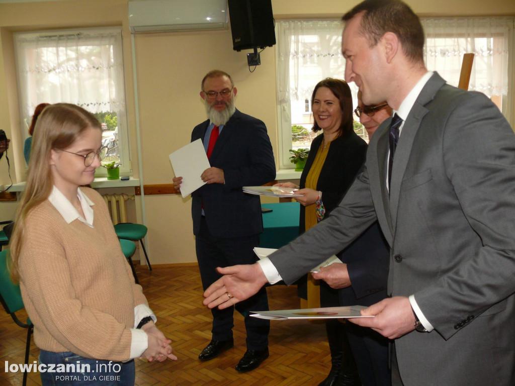 Ile dostaną stypendyści? Nie dużo, ale i tak są zadowoleni