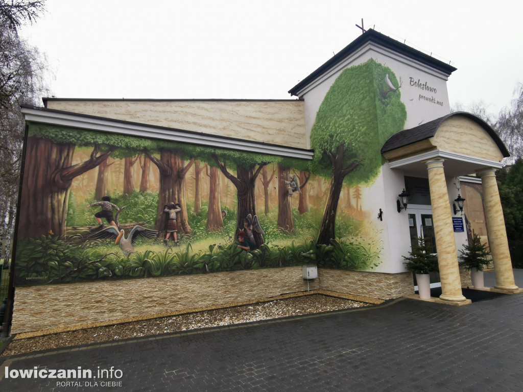 Mural na budynku Przedszkola Diecezjalnego w Łowiczu