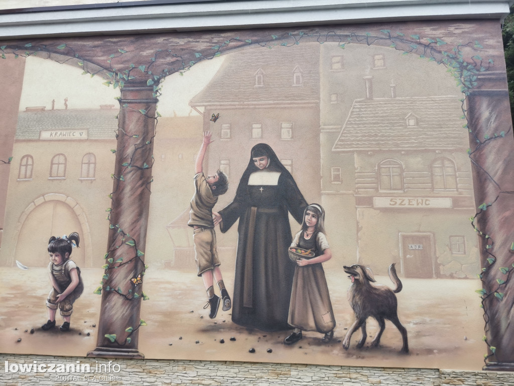 Mural na budynku Przedszkola Diecezjalnego w Łowiczu