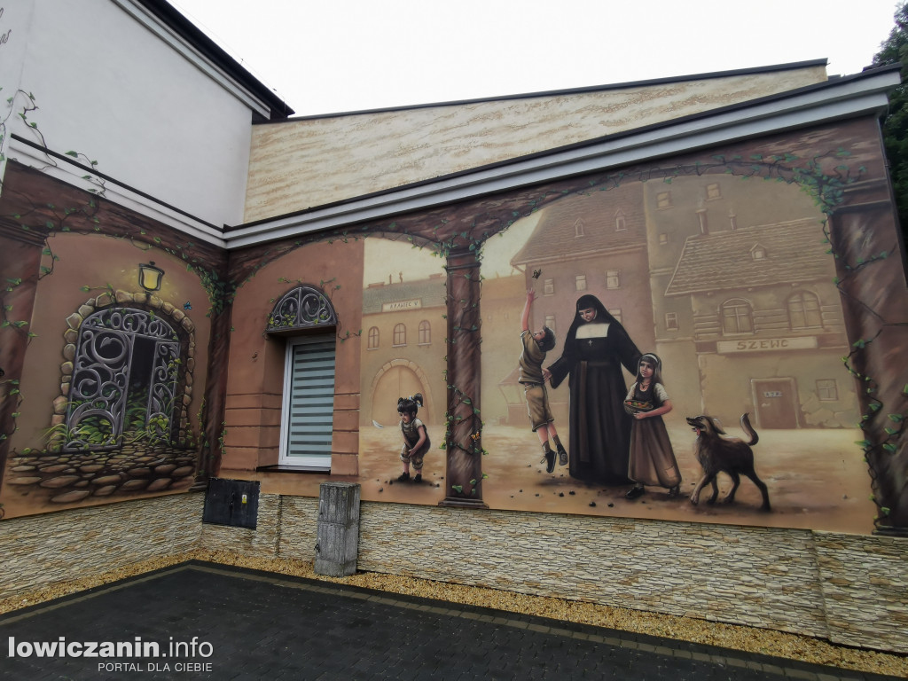 Mural na budynku Przedszkola Diecezjalnego w Łowiczu
