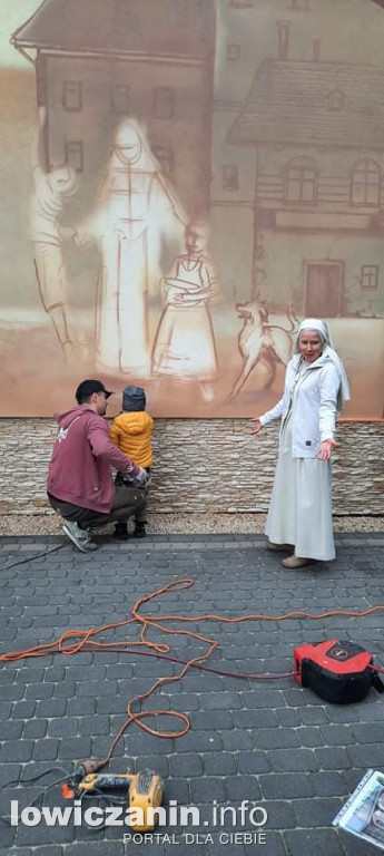 Mural na budynku Przedszkola Diecezjalnego w Łowiczu