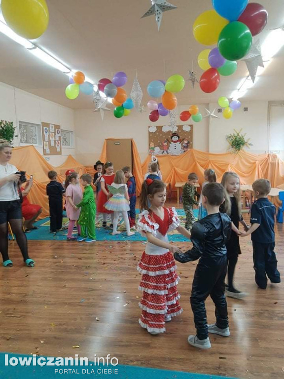 Bajkowy bal karnawałowy w przedszkolu w Żychlinie.