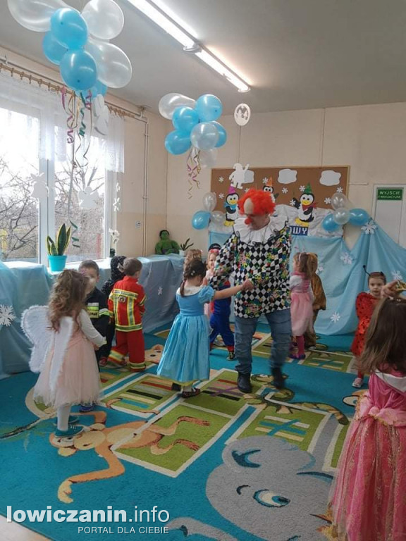 Bajkowy bal karnawałowy w przedszkolu w Żychlinie.