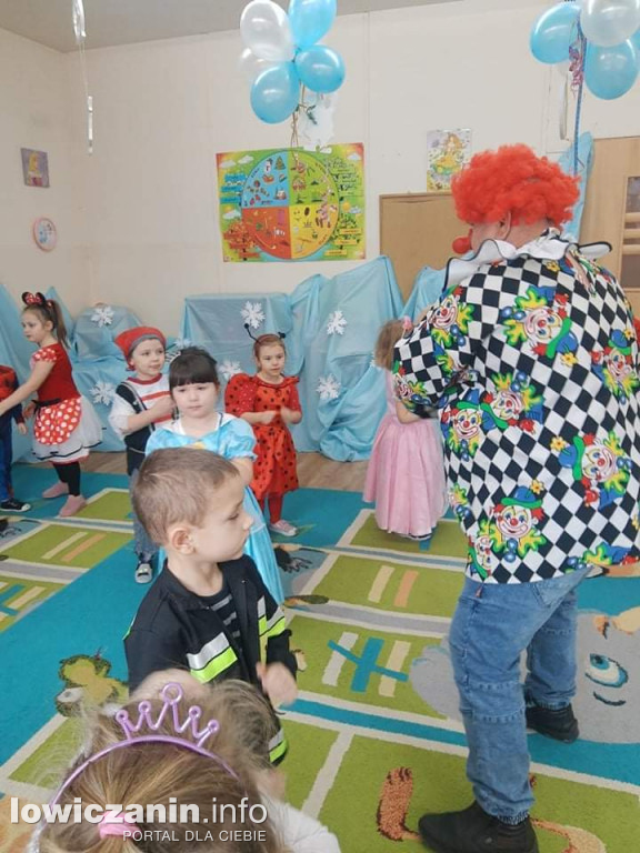 Bajkowy bal karnawałowy w przedszkolu w Żychlinie.