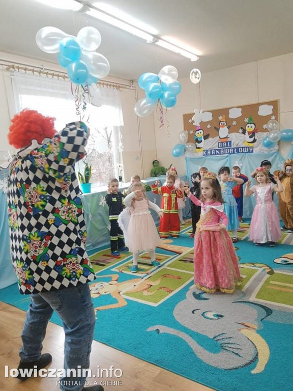 Bajkowy bal karnawałowy w przedszkolu w Żychlinie.