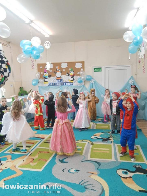 Bajkowy bal karnawałowy w przedszkolu w Żychlinie.