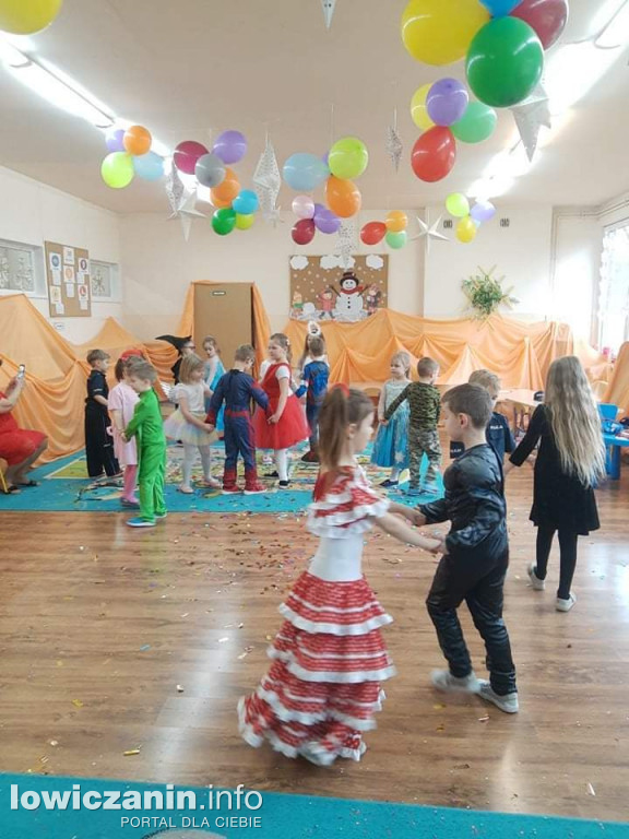 Bajkowy bal karnawałowy w przedszkolu w Żychlinie.