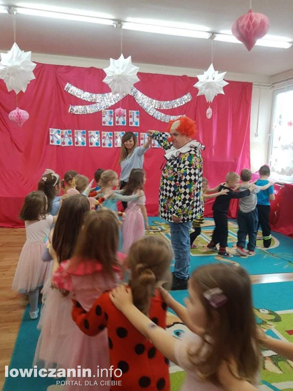 Bajkowy bal karnawałowy w przedszkolu w Żychlinie.