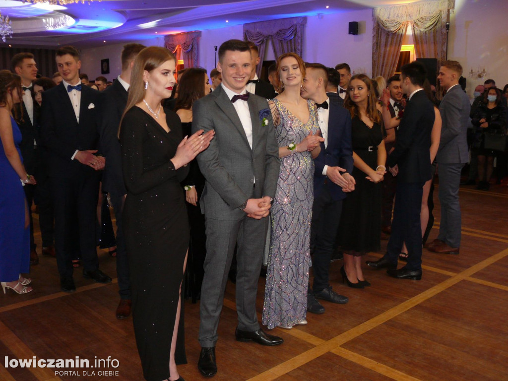 Bal studniówkowy tegorocznych maturzystów ZSP nr 4 z Łowicza.