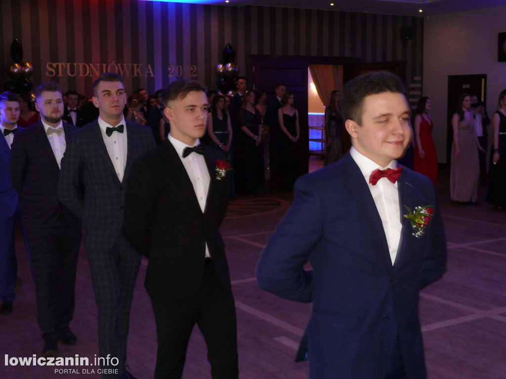 Bal studniówkowy tegorocznych maturzystów ZSP nr 4 z Łowicza.