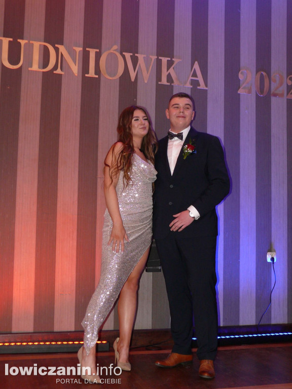 Bal studniówkowy tegorocznych maturzystów ZSP nr 4 z Łowicza.