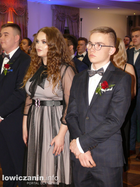 Bal studniówkowy tegorocznych maturzystów ZSP nr 4 z Łowicza.