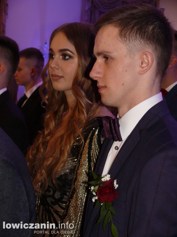 Bal studniówkowy tegorocznych maturzystów ZSP nr 4 z Łowicza.