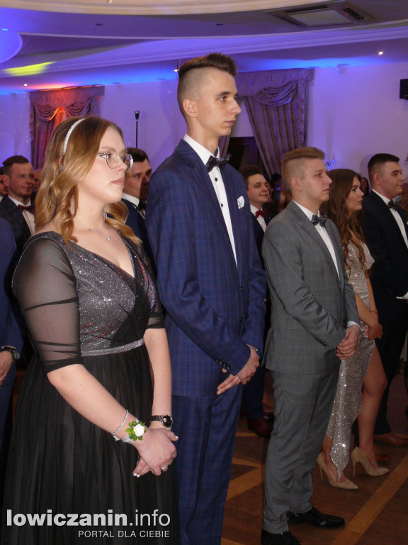Bal studniówkowy tegorocznych maturzystów ZSP nr 4 z Łowicza.