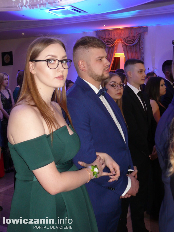 Bal studniówkowy tegorocznych maturzystów ZSP nr 4 z Łowicza.