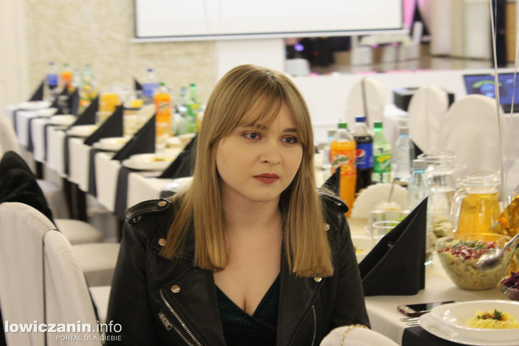 Maturzyści ZS CKR Zduńska Dąbrowa na studniówce