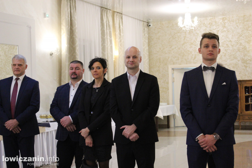 Maturzyści ZS CKR Zduńska Dąbrowa na studniówce