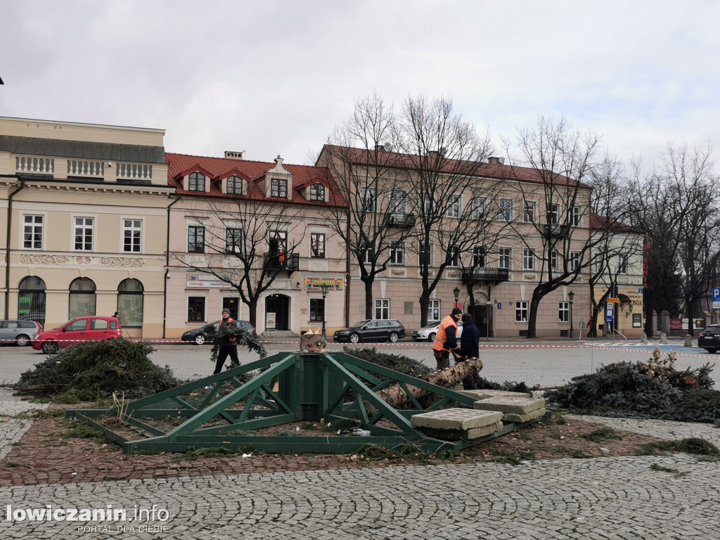 Sprzątanie choinek w Łowiczu