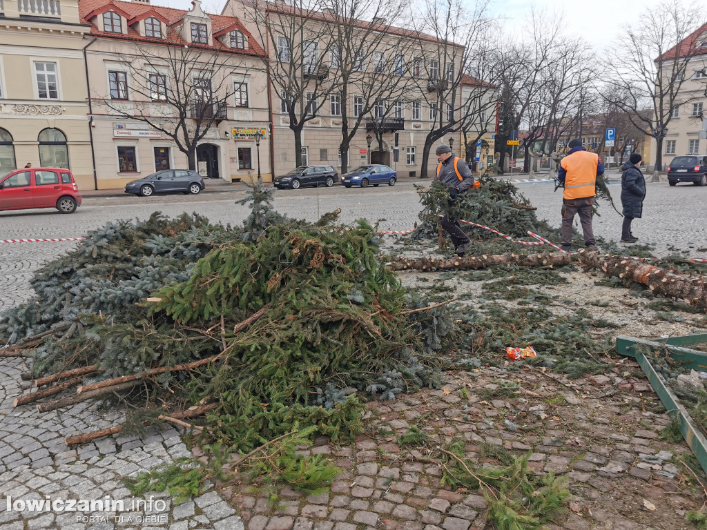 Sprzątanie choinek w Łowiczu