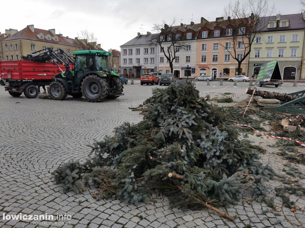 Sprzątanie choinek w Łowiczu