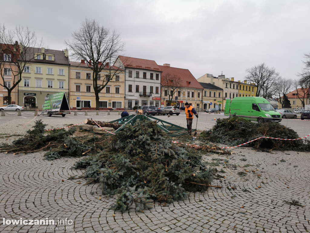 Sprzątanie choinek w Łowiczu