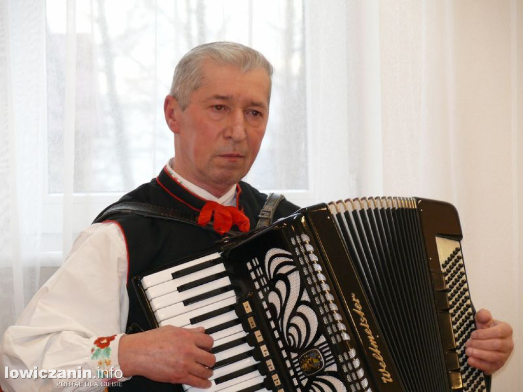 Krzewina zdjęcia z 2019 i 2022 roku