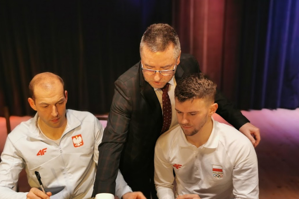 Powitanie Zbigniewa Bródki i Artura Janickiego