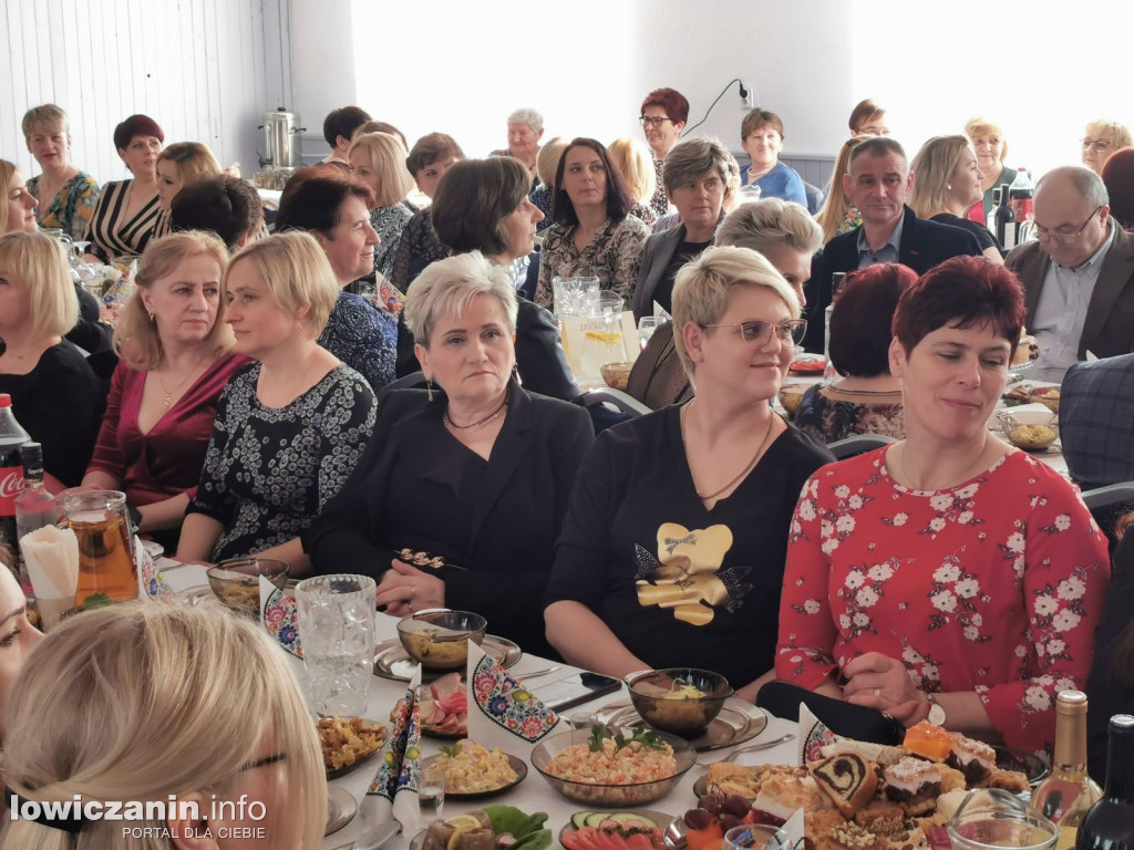 Chąśno. Panowie odśpiewali paniom z KGW 