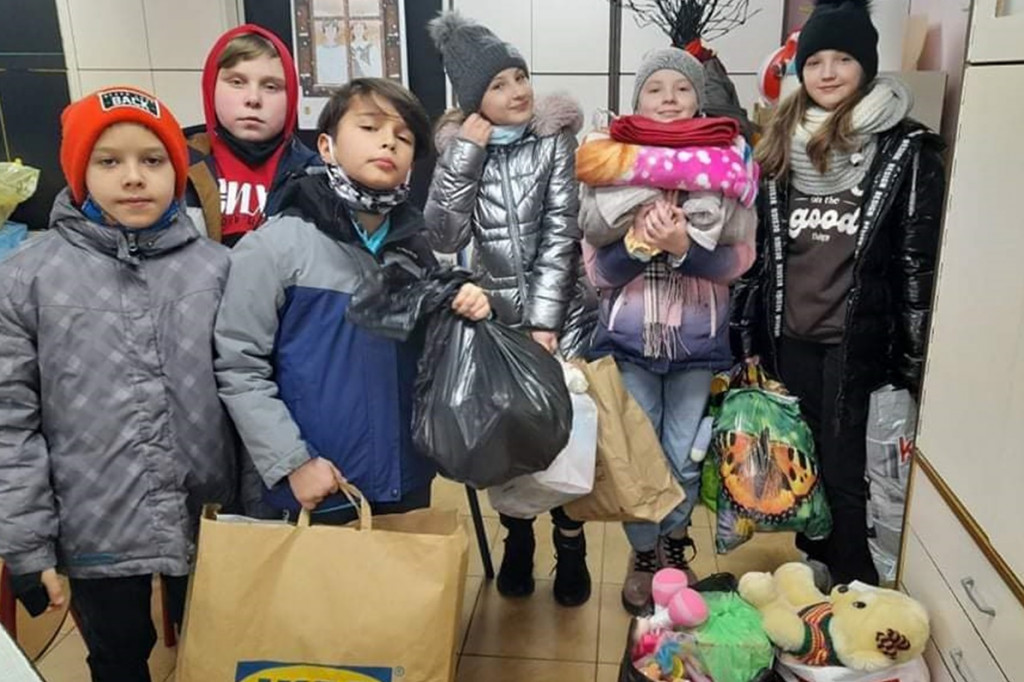 Dzieci z SP nr 2 w Łowiczu pomagają Ukrainie