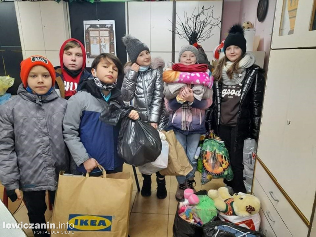 Dzieci z SP nr 2 w Łowiczu pomagają Ukrainie