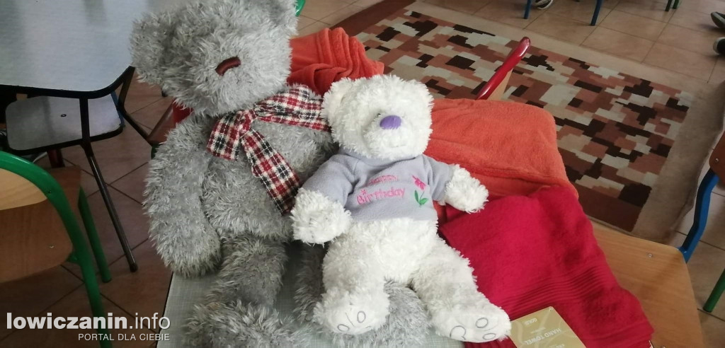 Dzieci z SP nr 2 w Łowiczu pomagają Ukrainie