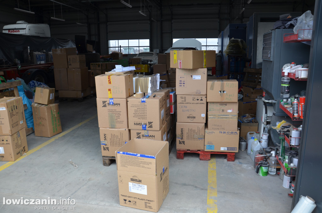 Przygotowywanie konwoju humanitarnego w firmie POLMAR