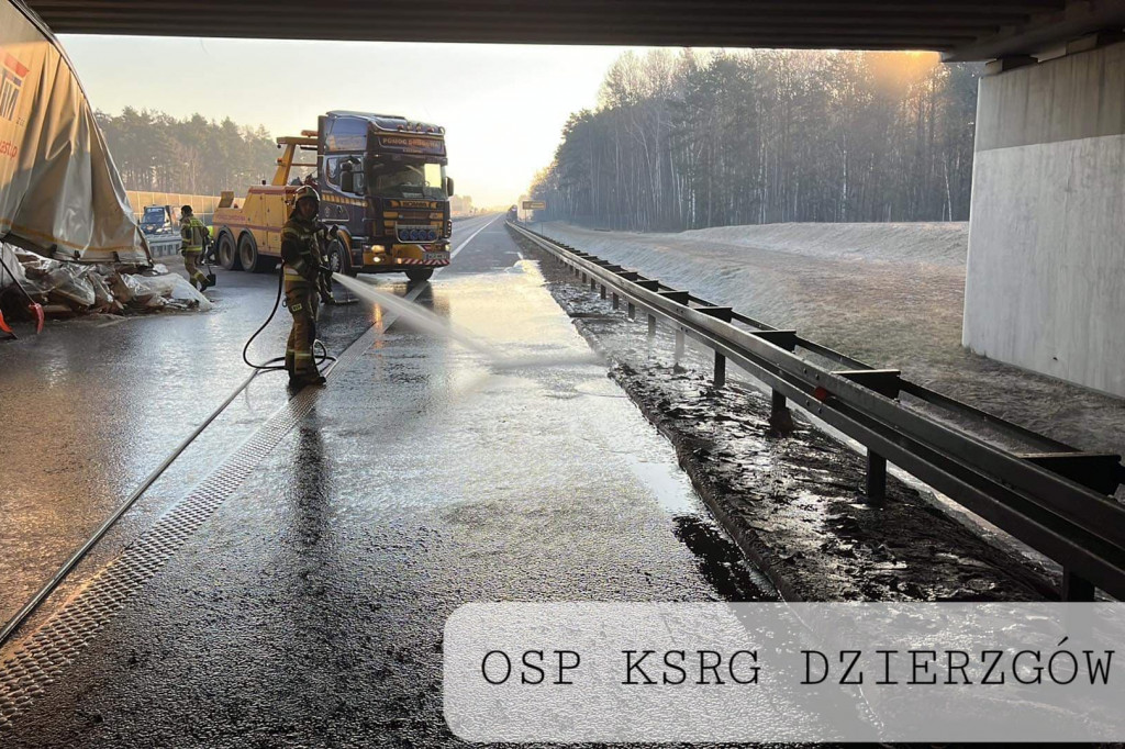 Rozsypany ładunek na autostradzie A2