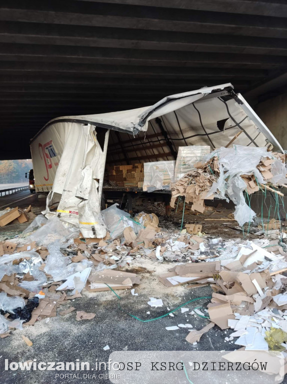 Rozsypany ładunek na autostradzie A2