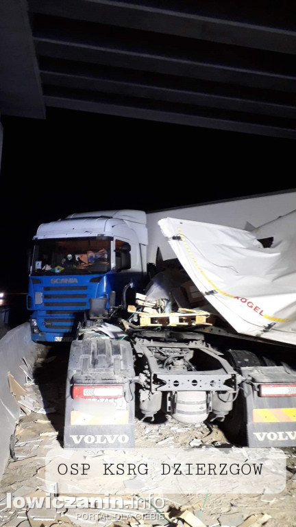 Rozsypany ładunek na autostradzie A2