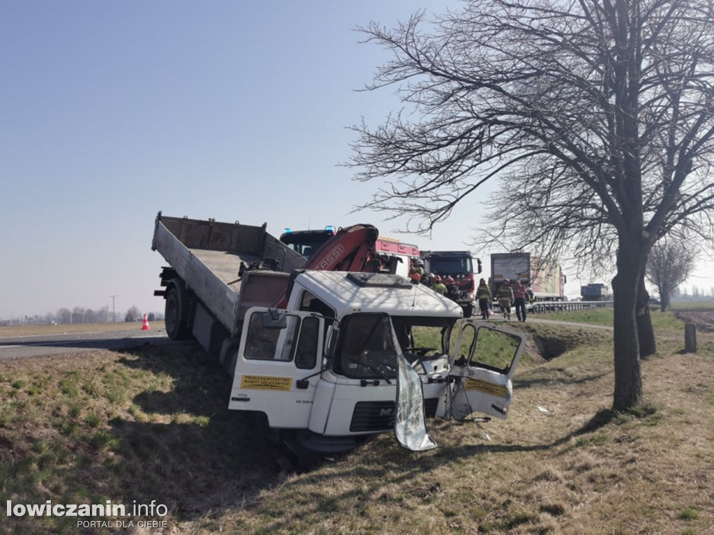 Zderzenie dwóch ciężarówek w Rząśnie