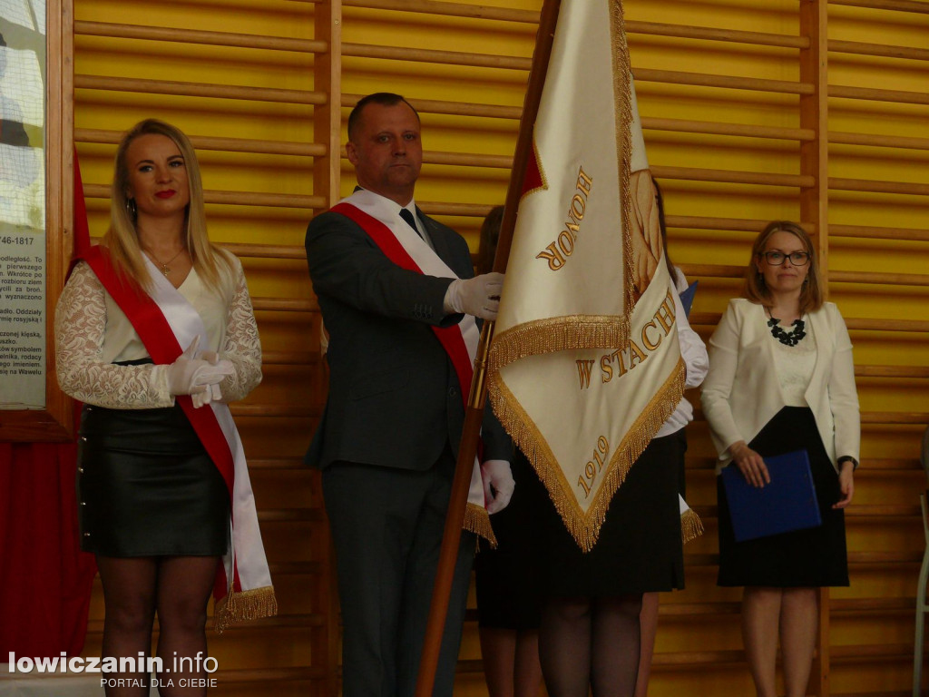 Stachlew. Uroczyste nadanie sztandaru szkole
