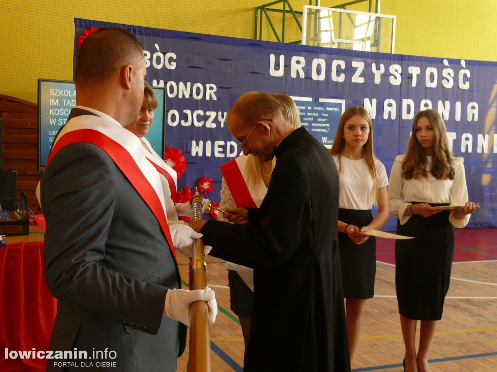 Stachlew. Uroczyste nadanie sztandaru szkole
