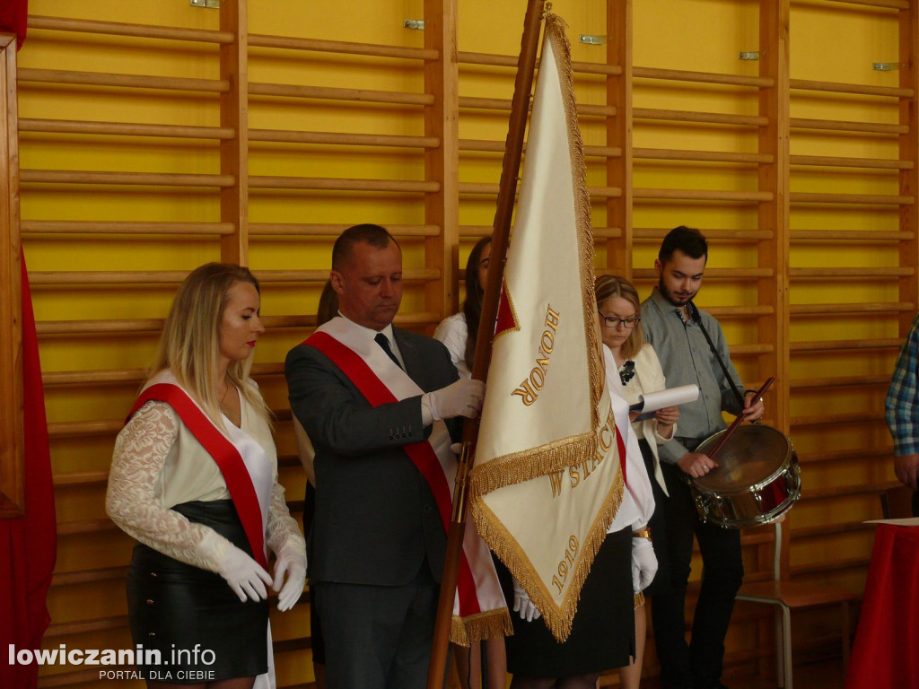Stachlew. Uroczyste nadanie sztandaru szkole