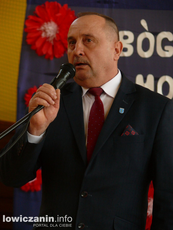 Stachlew. Uroczyste nadanie sztandaru szkole