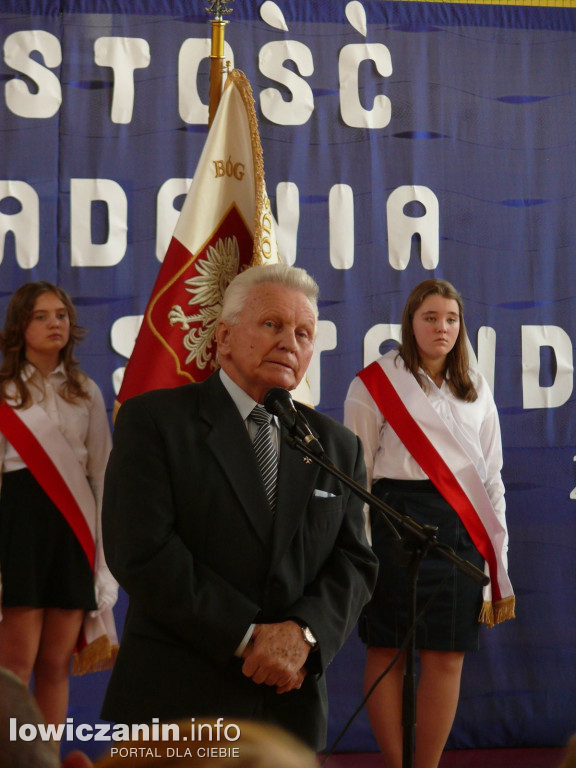 Stachlew. Uroczyste nadanie sztandaru szkole