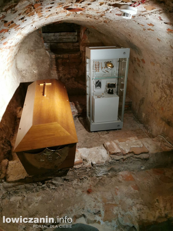 Łowicz. Otwarcie krypt pod katedrą dla zwiedzających